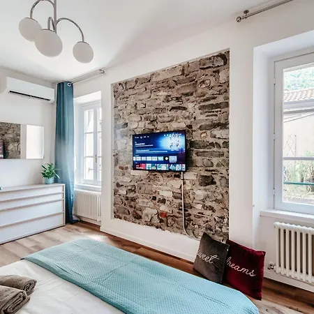 Dalia - By The House Of Travelers *