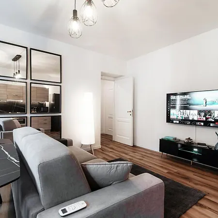 Dalia - By The House Of Travelers * Côme