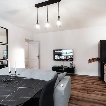 Apartment Dalia - By The House Of Travelers