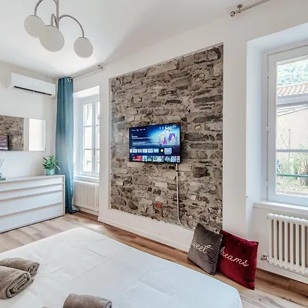 Apartment Dalia - By The House Of Travelers Como
